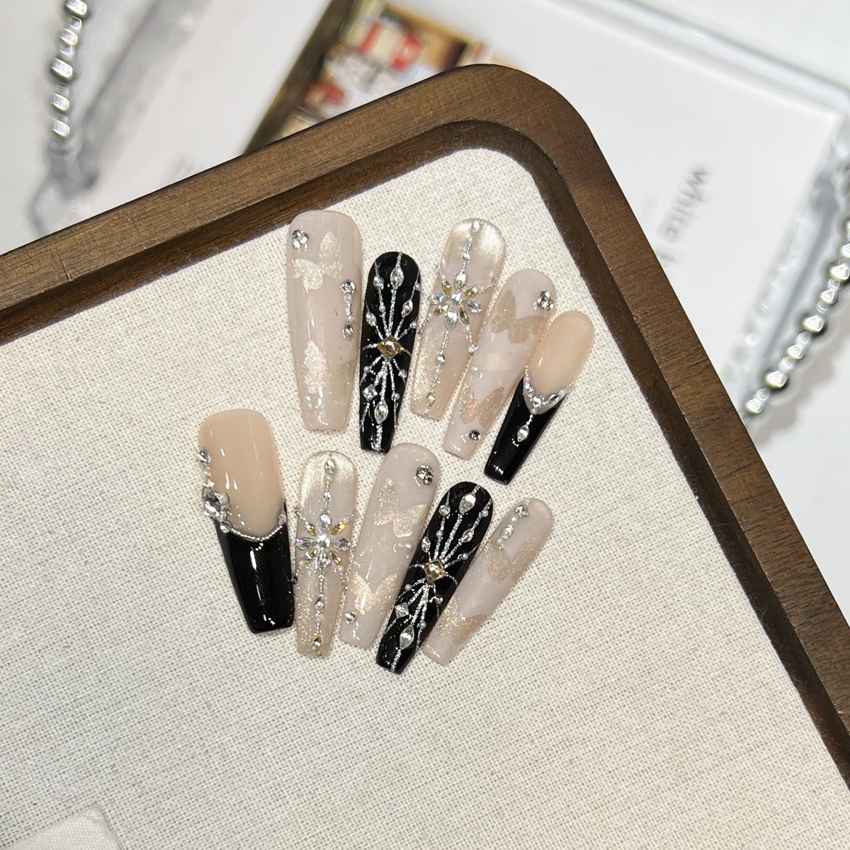 Elegantes von Schmetterlingen inspiriertes Press-On-Nagelkunstset Brehn