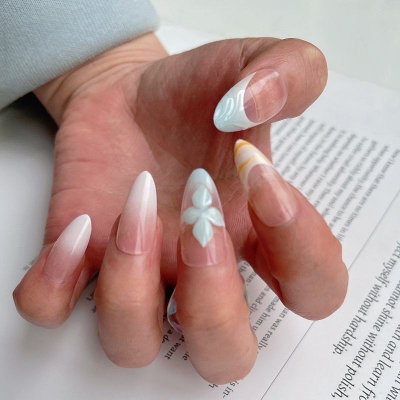 Premium Press-On Nail Set mit dekorativen Akzenten Brehn