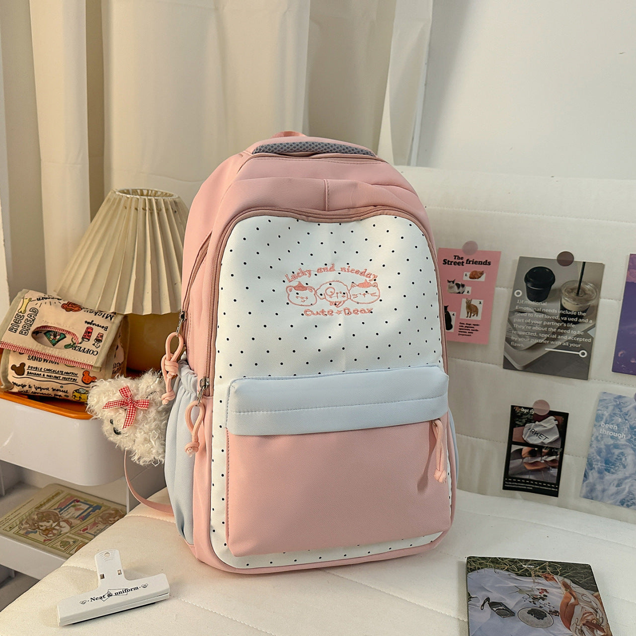 Niedlicher gepunkteter Rucksack