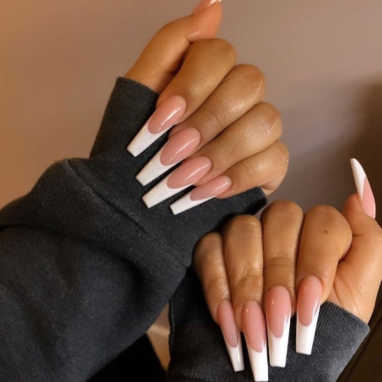 Kunstnagelset im stilvollen French Design Brehn