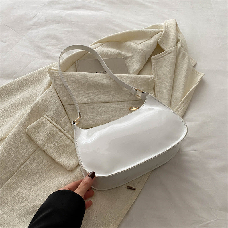 Chic Lackleder Schultertasche Brehn