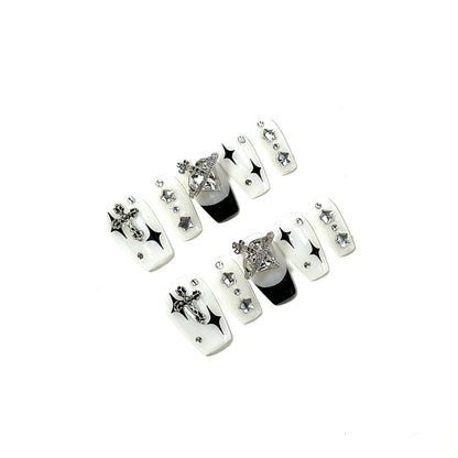 Dekorativer Press-On Nagelkunstset mit Kreuzdesigns