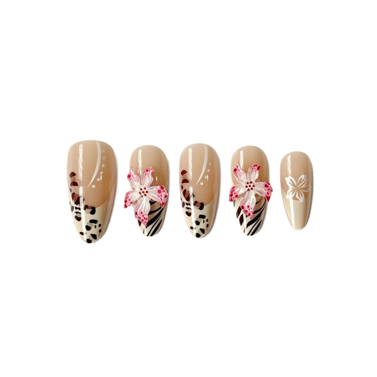 Kunstnägel mit Floralem Design und Elegantem Spitzenlook Brehn