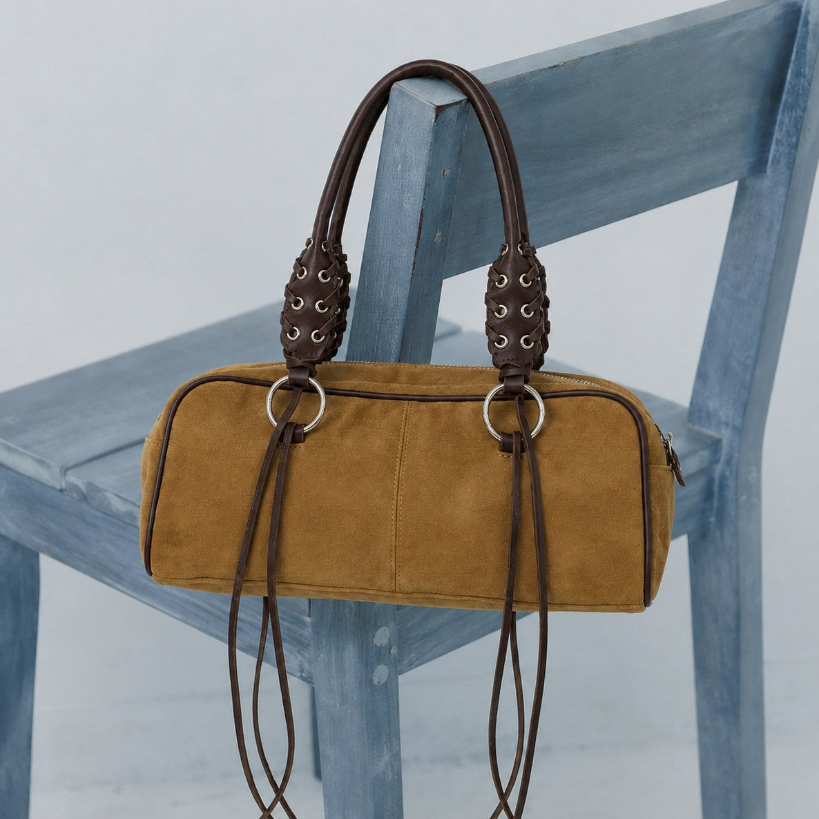 Luxuriöse Lederhandtasche mit geflochtenen Trägern
