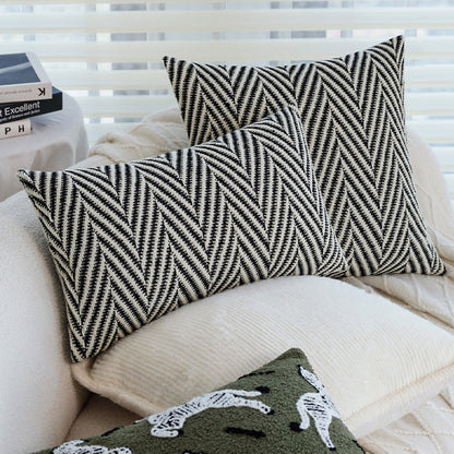 Quadratischer Kissenbezug aus Teddybouclé mit geprägtem Zebra‑Tufting und verdecktem Reißverschluss Brehn