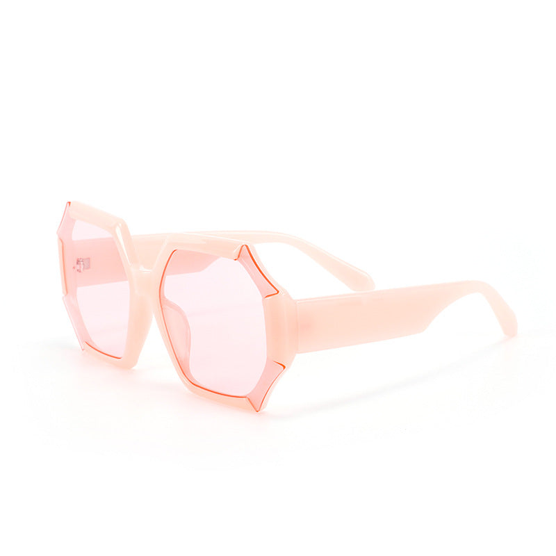 Damen modische Sonnenbrille mit facettiertem Rahmen Brehn