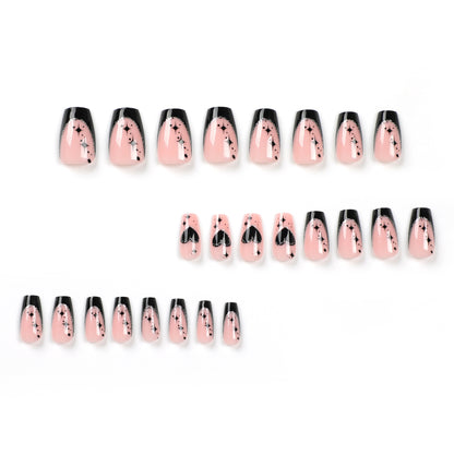 Kunstvolle Nagelverlängerungen mit eleganten Glitzerdetails Brehn