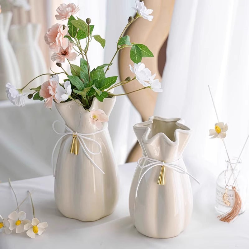Elegante Keramikvase mit zarter Rüschenkante Brehn