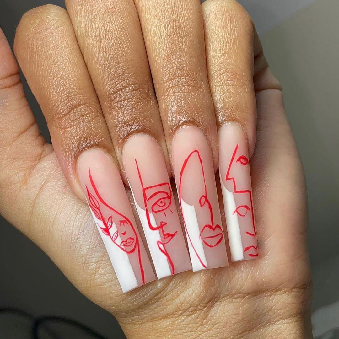 Kunstvolle Nagelkunst mit abstraktem Linien-Design Brehn