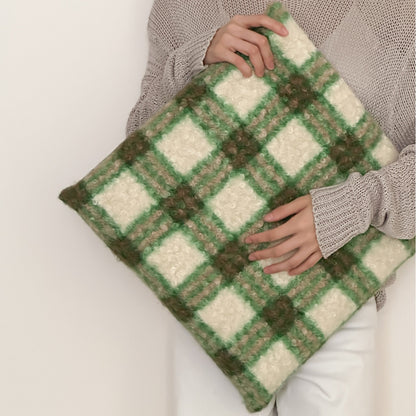 Oversize Sherpa-Clutch mit floraler Bouclé-Optik