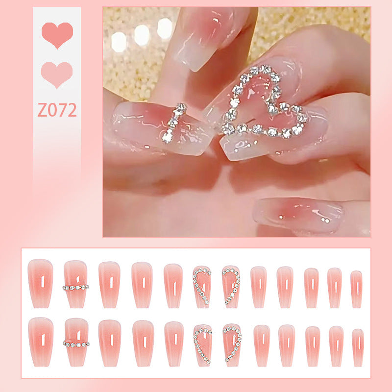 Kunstnagelset mit eleganten Glitzerverzierungen und schimmernden Akzenten Brehn