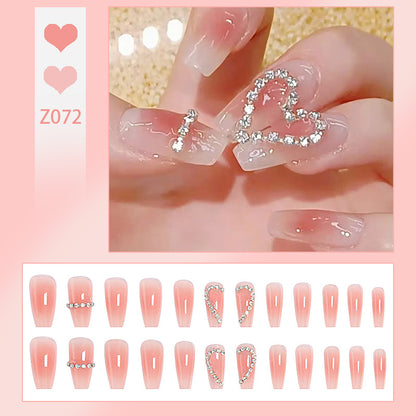 Kunstnagelset mit eleganten Glitzerverzierungen und schimmernden Akzenten Brehn