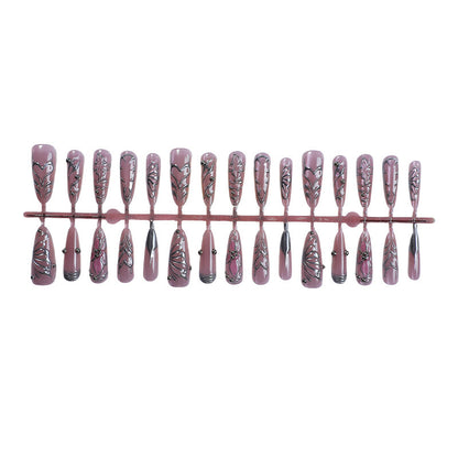 Elegante Kunstnägel mit filigranen Mustern Brehn