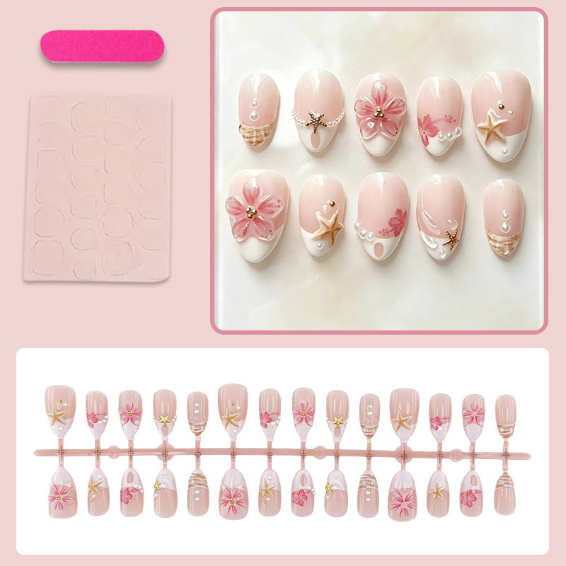 Kunstnagelset mit maritimen Details und floralen Akzenten Brehn