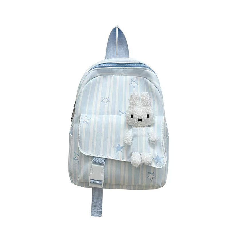 Rucksack mit Verspieltem Karomuster und Knuffigem Plüschanhänger Brehn