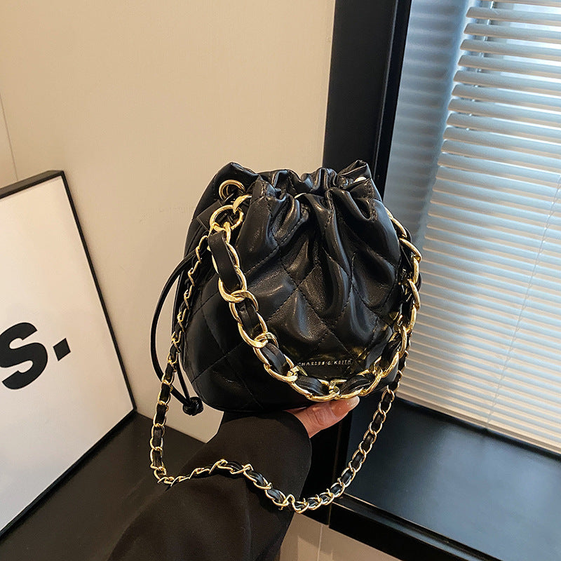 Gepolsterte Mini Eimer-Handtasche Brehn