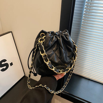 Gepolsterte Mini Eimer-Handtasche Brehn