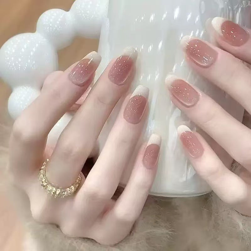 Glamouröse Kunstnägel mit Strassdetails Brehn