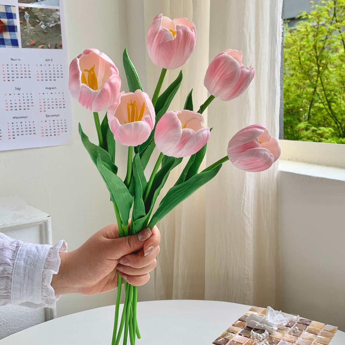 Dekorativer Tulpen-Bundle