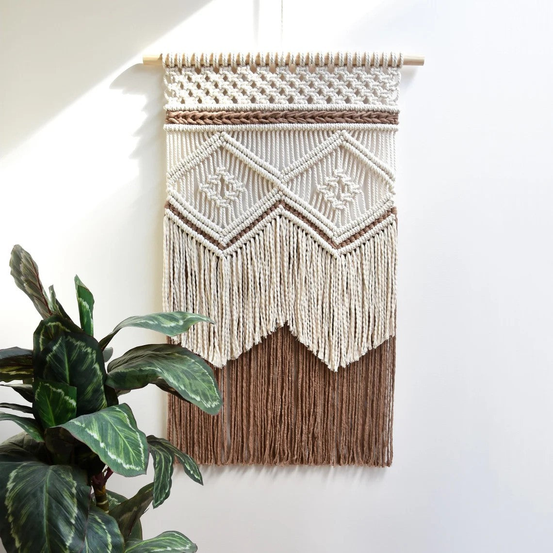 Macramé Wanddekoration mit kreativen Fransen