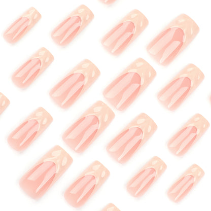 Kunstvolle Nagelverlängerungen mit eleganten Blätterdesigns Brehn