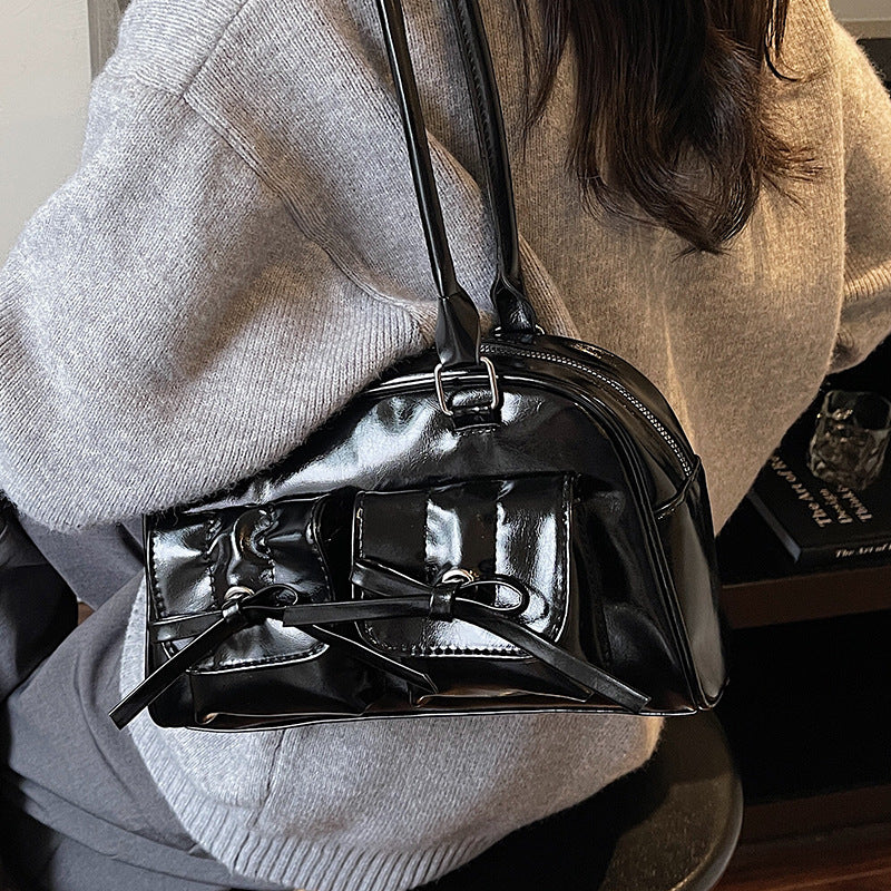 Modische lackierte Lederhandtasche