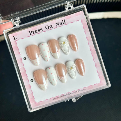 Dekoratives Handgefertigtes Press-On Nagelkunstset mit von Strand inspirierten Designs