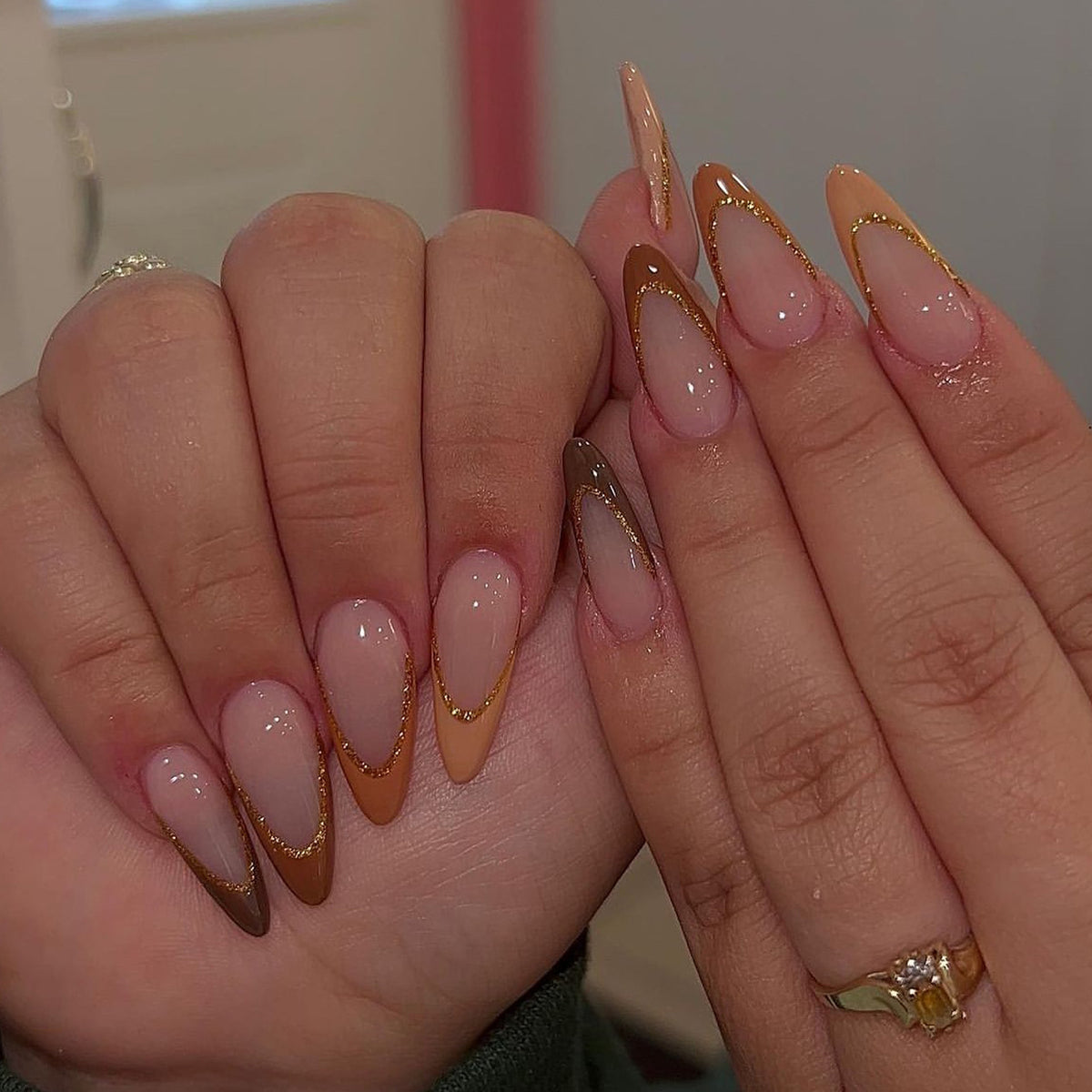 Kunstvolle Nagelverlängerungen mit elegantem Spitzen-Design Brehn