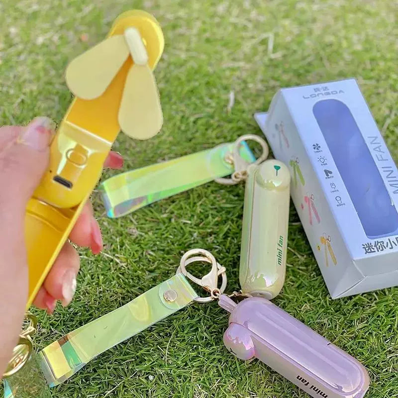 Unisex Einheitsgröße wiederaufladbarer Schlüsselanhänger Handheld Mini-Fan mit Handgelenkschlaufe und neuartigem Frosch Charm Brehn