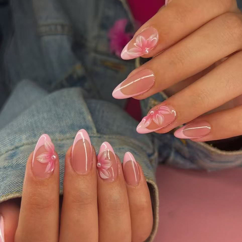 Luxuriöse florale Nagelkunstverbesserungen Brehn