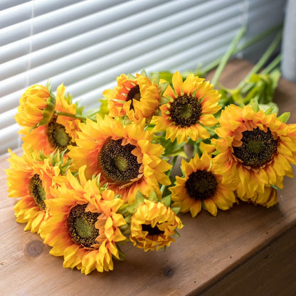 Lebensechte Sonnenblumenblütenstiel