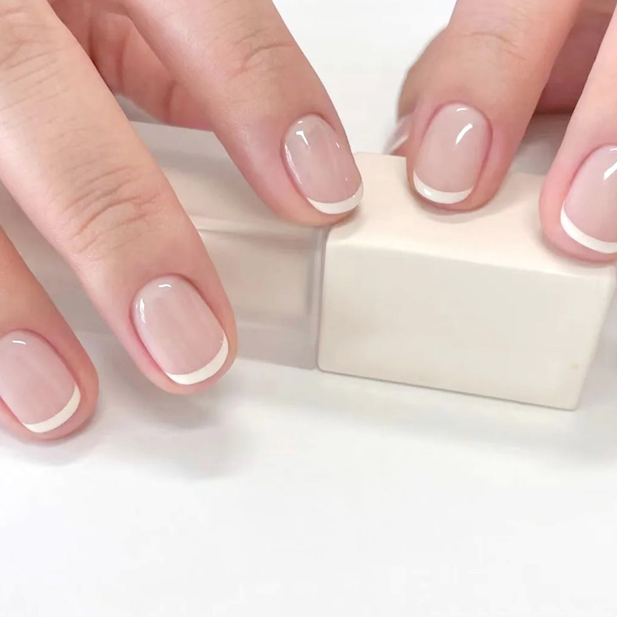 Elegantes French Tip Nail Art Set Brehn