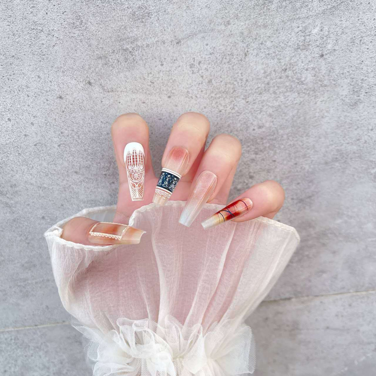 Dekoratives Druck-Nagelkunst-Set mit eleganten Mustern