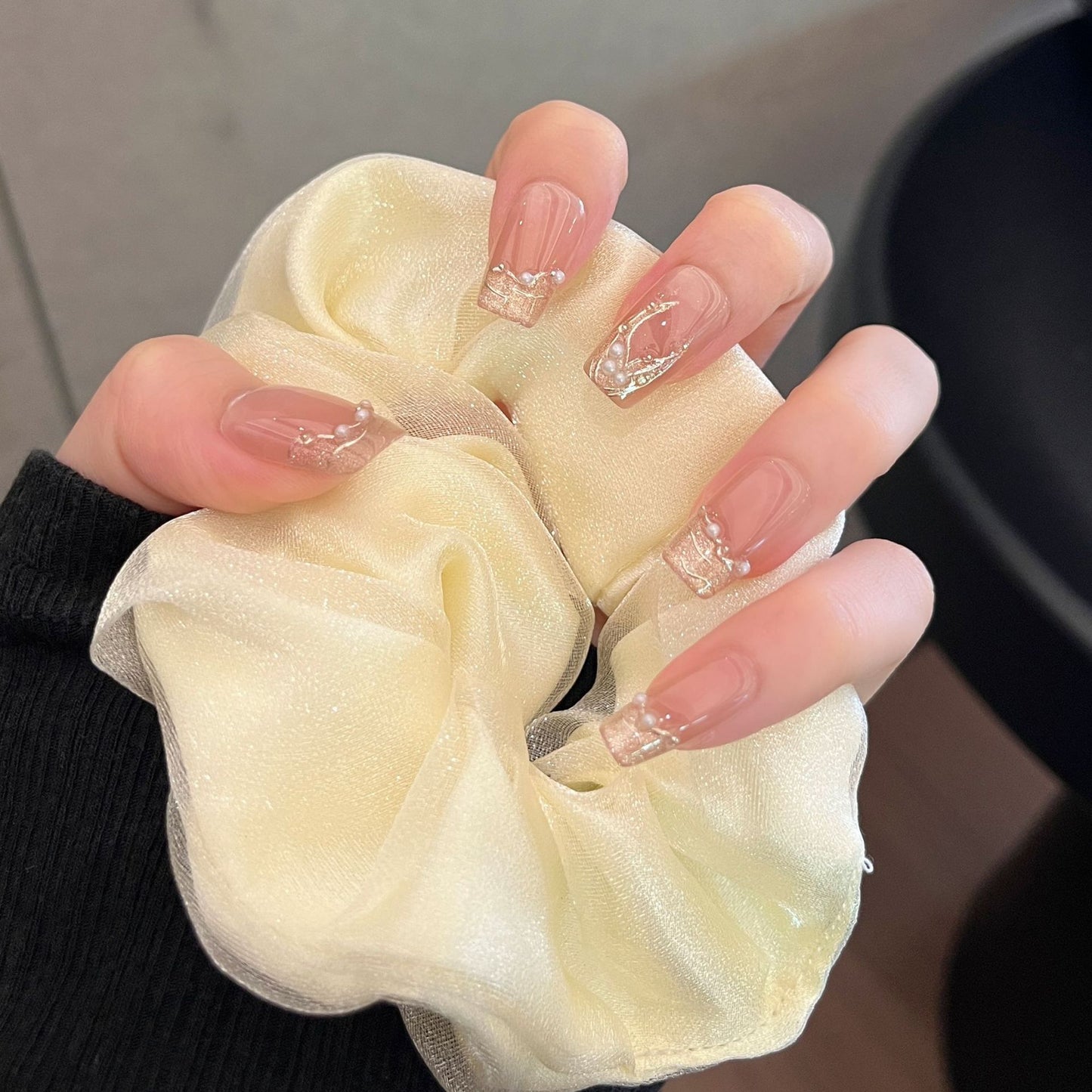 Elegante, kristallinspirierte Press-On-Nagelverlängerungen Brehn