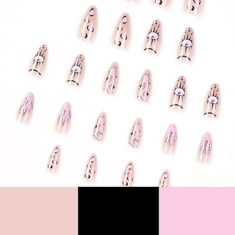 Kunstvolle Nagelverlängerungen im kreativen Design Brehn