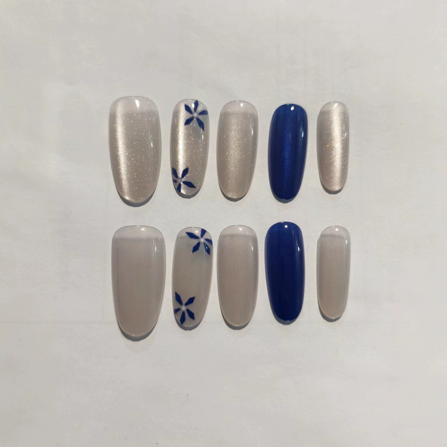 Künstlerisch floral inspiriertes Press-On Nagelset Brehn