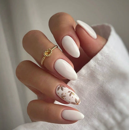 Elegante mandelförmige Nagelkunst Brehn
