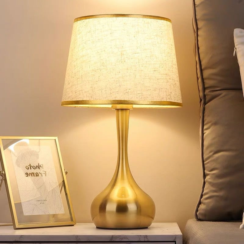 Elegante Gold Akzent Tischlampe