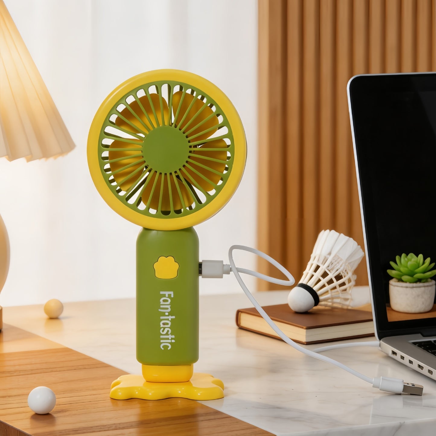 Damen Tragbarer Mini-Ventilator mit Sprühfunktion und USB-Ladeoption Brehn