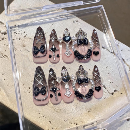 Gothic-inspirierte künstlerische Nagelkunst Tipps