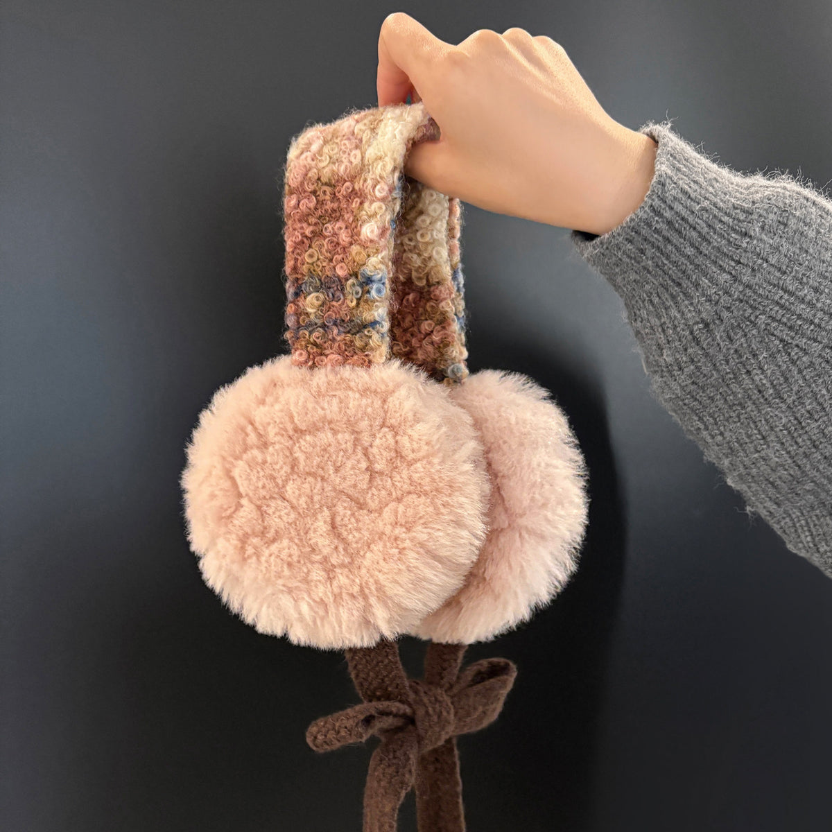 Plüschlockige Kunstfell-Runde Ohrenwärmer mit gemustertem Strickband Brehn
