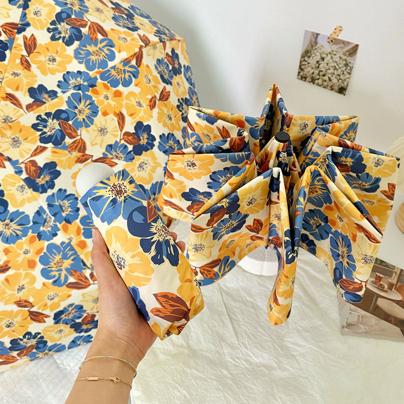 Damen Faltbarer Regenschirm mit detailliertem floralem Design Brehn