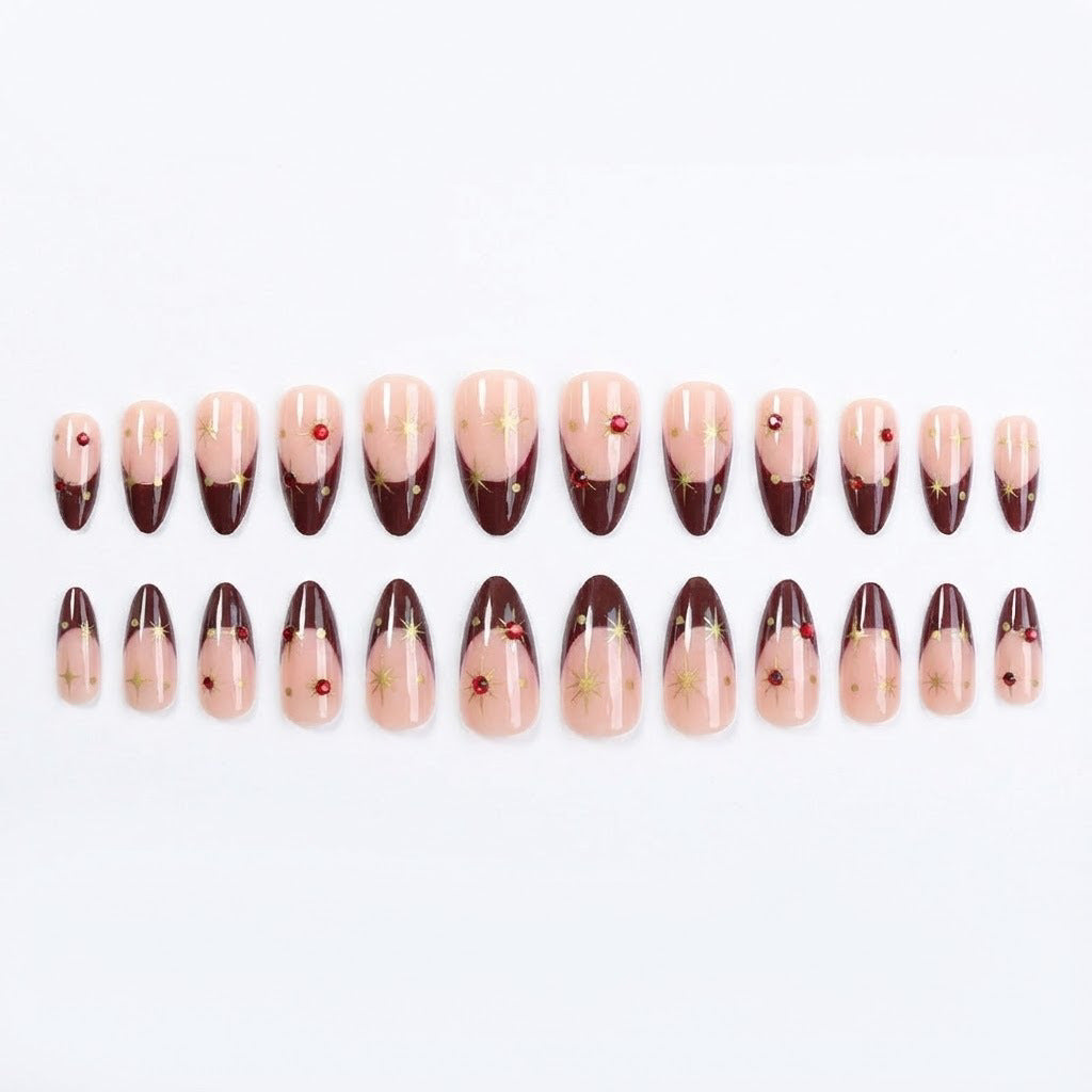 Kunstnagelset mit glamourösen Verzierungen und edlen Akzenten Brehn