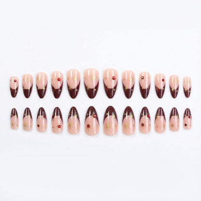 Kunstnagelset mit glamourösen Verzierungen und edlen Akzenten Brehn