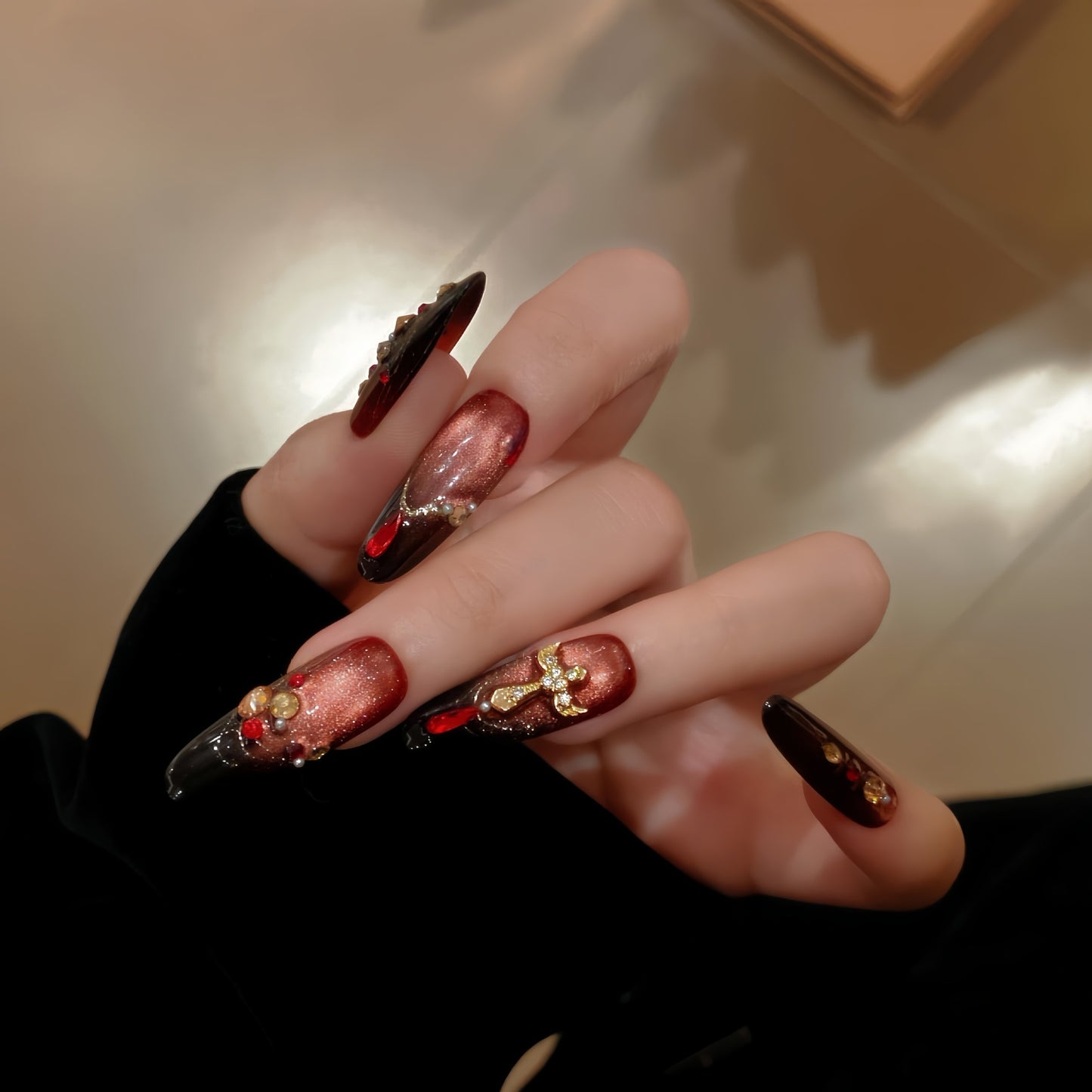 Glamouröse und Künstlerische Nagelspitzen Brehn