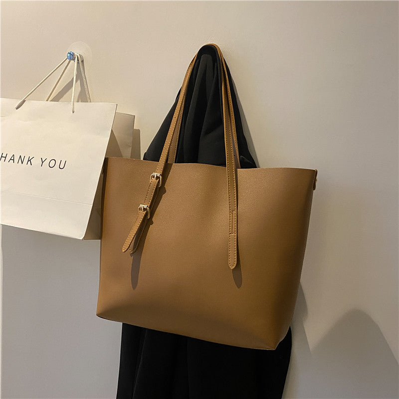 Elegante strukturierte Tote-Tasche mit abnehmbarem Täschchen