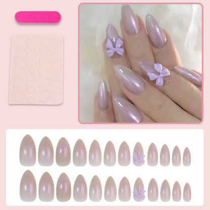 Kunstnagelset mit eleganten Schleifchen und sanftem Design Brehn