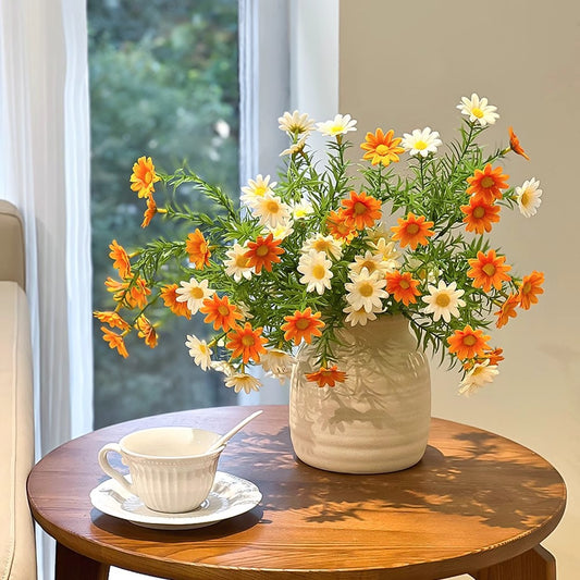 Lebensechte dekorative Blumenstrauß