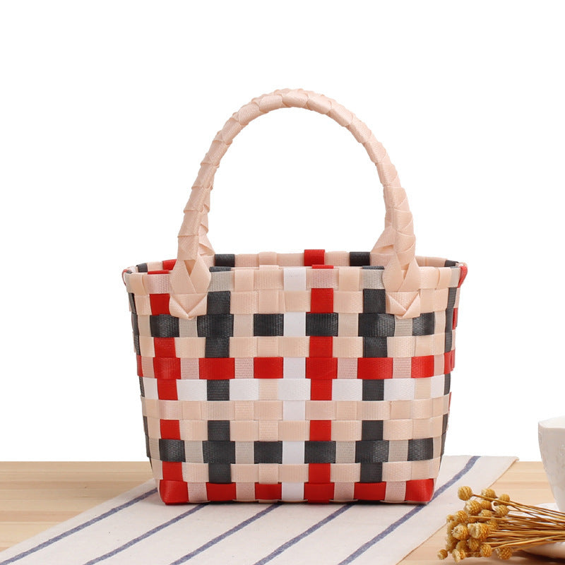 Handtasche Aus Geflochtenem Material mit Stilvollem Karomuster Brehn