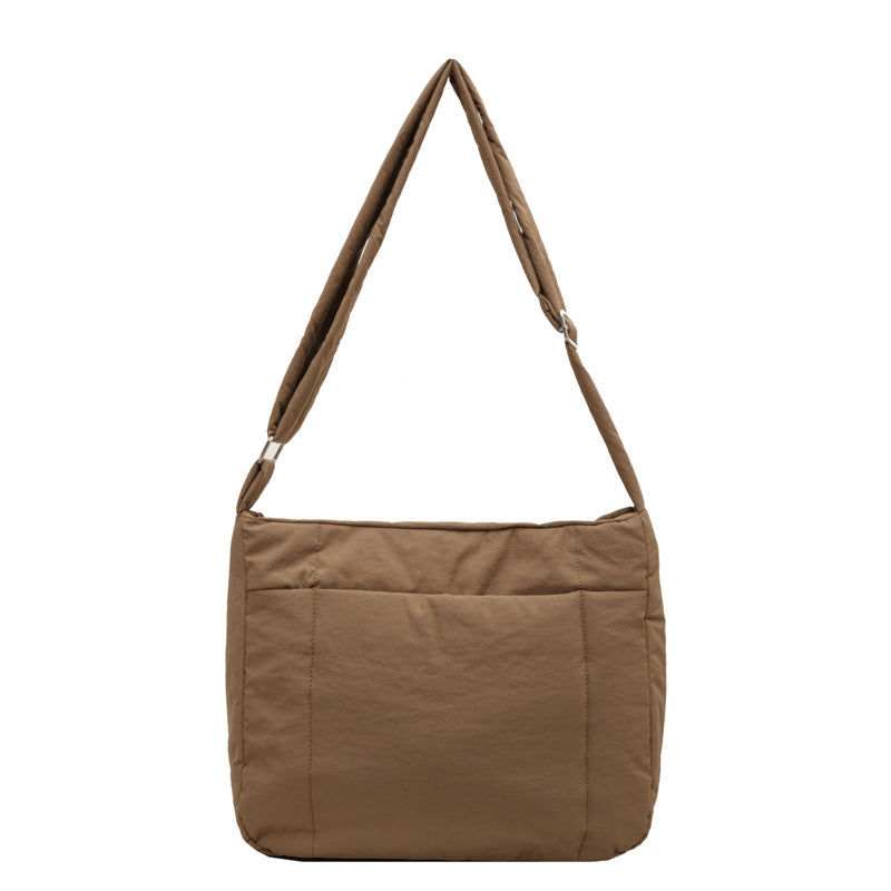 Leichte gestepfte Schultertasche